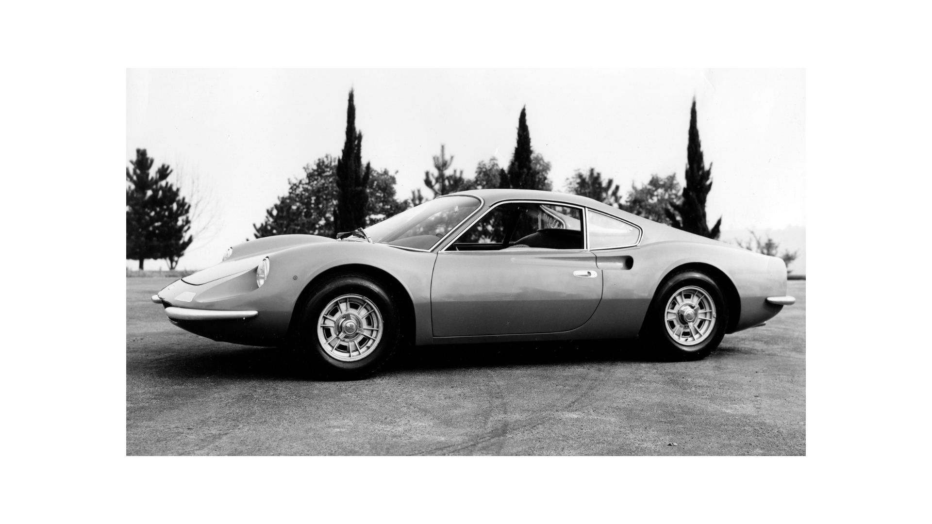 Dino 208 GT4: コンパクトにまとめられた最高のエンジン