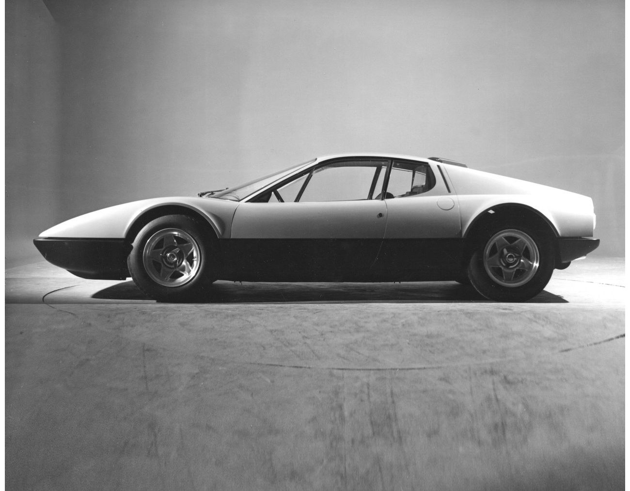 趣味・スポーツ・実用 The engine Ferrari 365 GT/4 BB 1974 フェラーリ 365 GT4 BB | Uncrate
