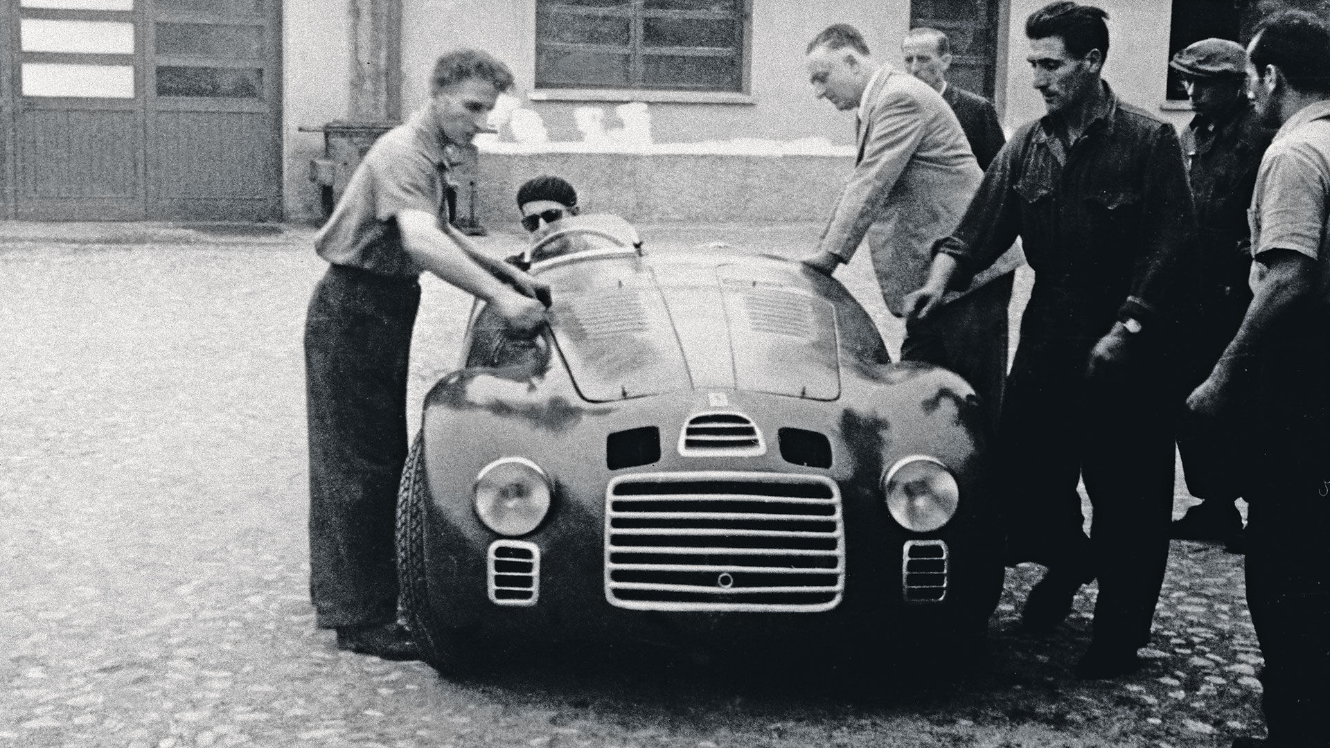 ENZO FERRARI フェラーリ神話の真実 ENZO FERRARI―エンツォ・フェラーリの真実を知る一冊。 (NEKO