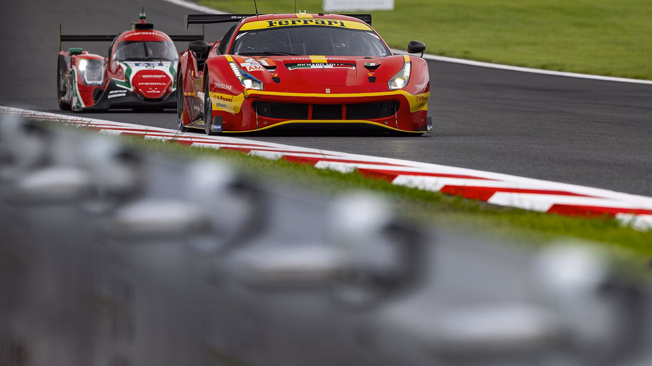 Two 488 GTEs on the third row for the 6 Hours of Fuji