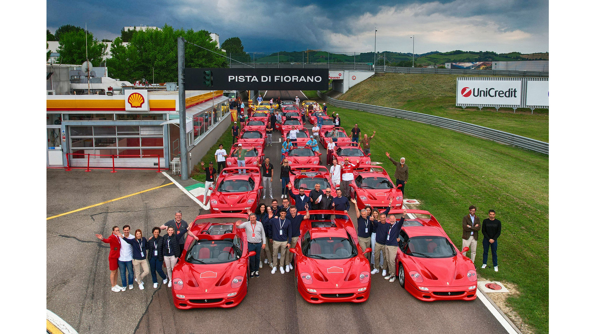 アート・デザイン・音楽 Ferrari:50 anni di innovazioni tecnologi Ferrari Celebrates Fiorano's 50th Anniversary with Largest